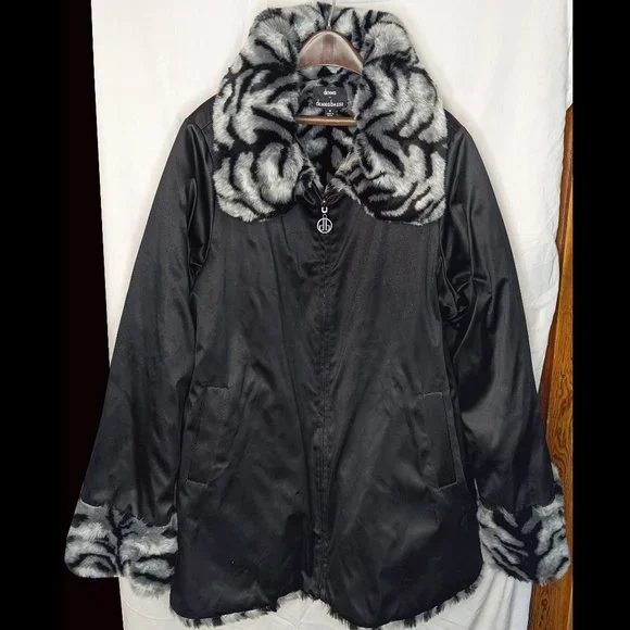 Exquisite DENNIS BASSO Sz 1X Gray, White & Black Womens REVERSIBLE Faux Fur Coat - Picture 5 of 6